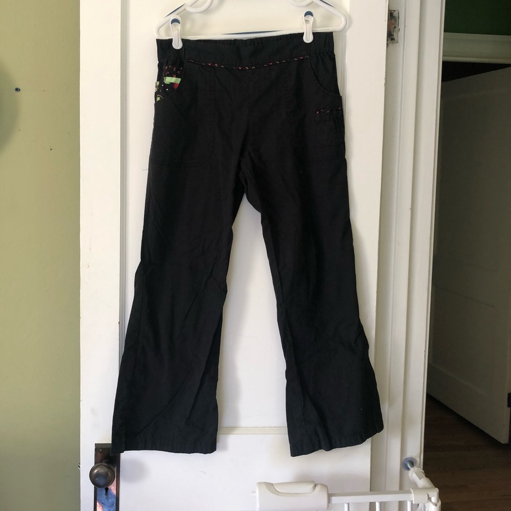 Back Mary Engelbreit scrub pants, size M petite